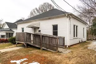 608 Oak St, Burlington, NC 27215 - Photo 2