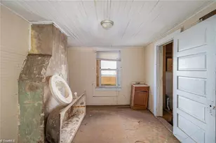 1053 N Scales St, Reidsville, NC 27320 - Photo 6