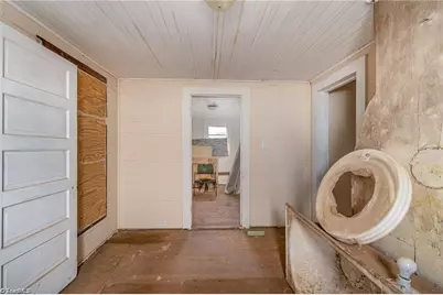 1053 N Scales Street, Reidsville, NC 27320 - Photo 8