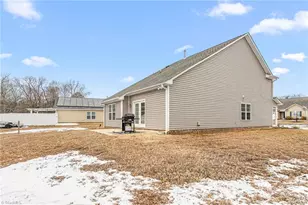 2068 Dresden Dr, Burlington, NC 27217 - Photo 32