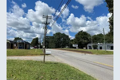 503 W Kapp Street, Dobson, NC 27017 - Photo 2