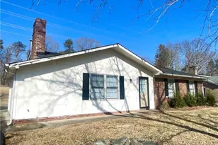 2570 Oakcrest Ct, Burlington, NC 27217 - Photo 2