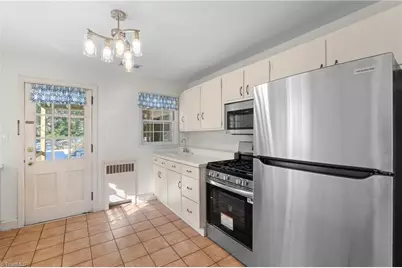 221 W Avondale Drive, Greensboro, NC 27403 - Photo 10