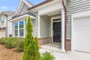 831 Royal Oak Ln, Mebane, NC 27302 - Photo 2