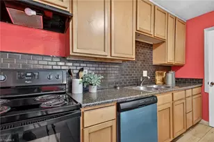 5715 Bramblegate Rd, Greensboro, NC 27409 - Photo 10