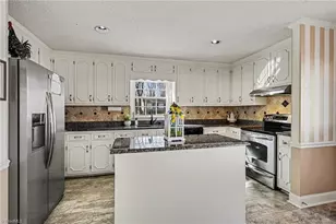 1901 Dorsett St, Burlington, NC 27215 - Photo 8