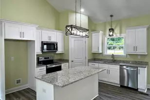 613 Kendall St, Eden, NC 27288 - Photo 4