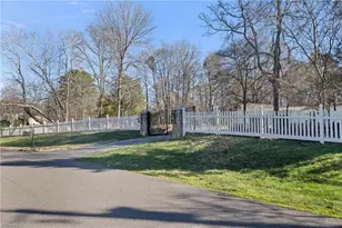 3921 Springlake Ct, Clemmons, NC 27012 - Photo 4