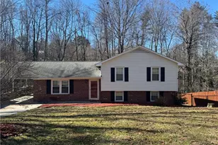 1542 Overlook Dr, Wilkesboro, NC 28697 - Photo 1