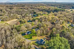 153 Woodridge Dr, Mount Airy, NC 27030 - Photo 4