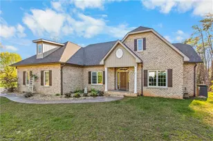 153 Woodridge Dr, Mount Airy, NC 27030 - Photo 2