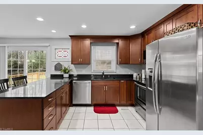 807 Gallant Court, Winston-Salem, NC 27101 - Photo 10