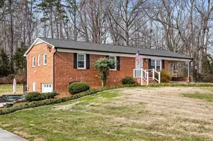 807 Gallant Ct, Winston-Salem, NC 27101 - Photo 2