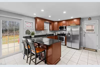 807 Gallant Court, Winston-Salem, NC 27101 - Photo 8