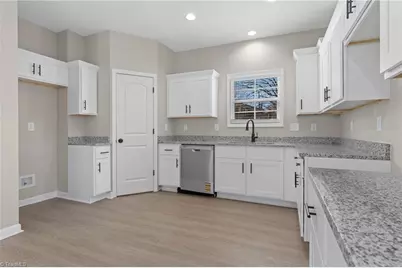 411 NE 28th Street, Winston-Salem, NC 27105 - Photo 18