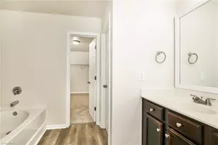 1310 Waldridge Ct, Greensboro, NC 27406 - Photo 10