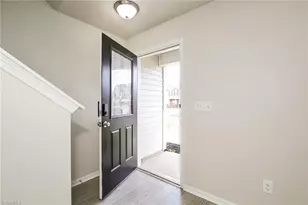 1310 Waldridge Ct, Greensboro, NC 27406 - Photo 4