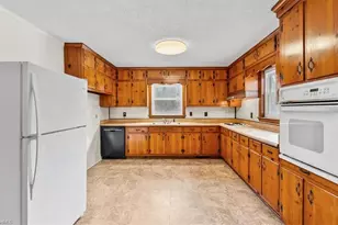 241 Willowlake Rd, Greensboro, NC 27405 - Photo 10