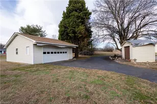 310 Fred Sink Rd, Winston-Salem, NC 27107 - Photo 4