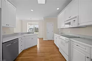 8596 Oak Meadows Dr, Kernersville, NC 27284 - Photo 10