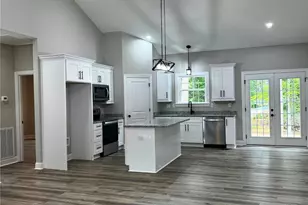 605 Kendall St, Eden, NC 27288 - Photo 4