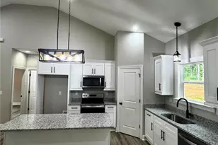 605 Kendall St, Eden, NC 27288 - Photo 6