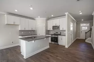 1666 Hallview Ct, Kernersville, NC 27284 - Photo 4