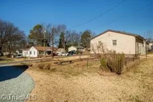 407 Oak St, Graham, NC 27253 - Photo 32