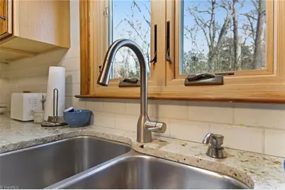 812 Wood Dale Drive, Kernersville, NC 27284 - Photo 8