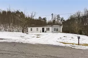 1403 Ballymena Dr, Reidsville, NC 27320 - Photo 2