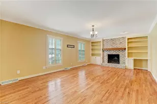 1010 Canonero Dr, Greensboro, NC 27410 - Photo 4