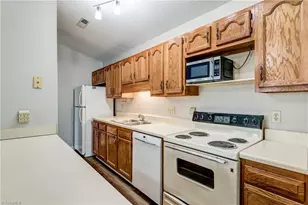 5934 Friendly Ave, Greensboro, NC 27410 - Photo 8