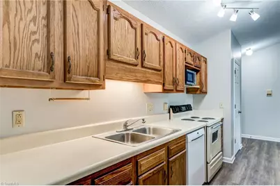 5934 Friendly Avenue, Greensboro, NC 27410 - Photo 10