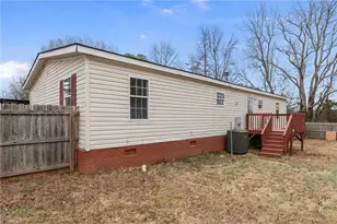 509 N Foster St, Liberty, NC 27298 - Photo 32