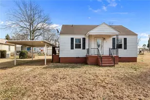 312 Pickett Cir, Liberty, NC 27298 - Photo 1