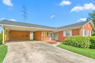 415 Crestview Dr, Thomasville, NC 27360 - Photo 1