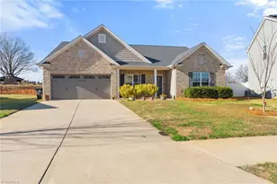 1378 Land Grv Dr, Kernersville, NC 27284 - Photo 4