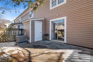 5735 Bramblegate Rd, Greensboro, NC 27409 - Photo 4