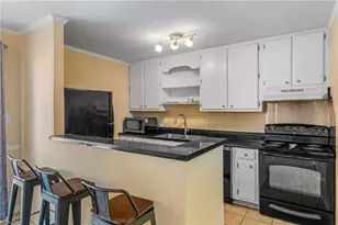 5735 Bramblegate Rd, Greensboro, NC 27409 - Photo 10