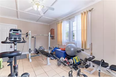 915 Onslow Drive, Greensboro, NC 27408 - Photo 12