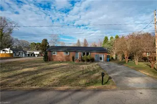 452 Mirror Lake Rd, Salisbury, NC 28146 - Photo 2