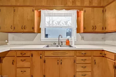 316 W Main Street, Jefferson, NC 28640 - Photo 12