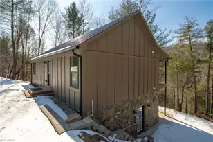 114 Woodpecker Rd, Purlear, NC 28665 - Photo 36