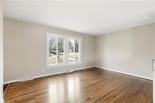 3202 Shallowford Dr, Greensboro, NC 27406 - Photo 6