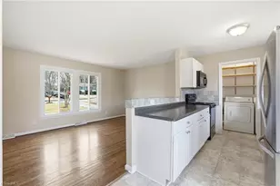 3202 Shallowford Dr, Greensboro, NC 27406 - Photo 16