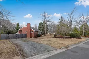 2703 Rockwood Rd, Greensboro, NC 27408 - Photo 22