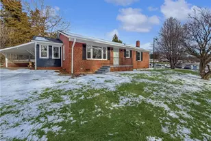 902 Welborn Ave, Wilkesboro, NC 28697 - Photo 2