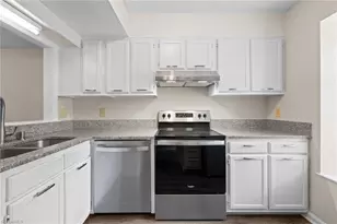 2753 Cottage Pl, Greensboro, NC 27455 - Photo 4