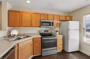 140 Tannenbaum Cir, Greensboro, NC 27410 - Photo 10