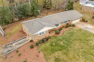 132 Kerry Ln, Wilkesboro, NC 28697 - Photo 6